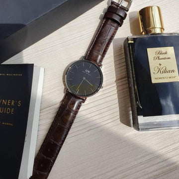 Ρολόι Daniel Wellington York DW00100146 με καφέ δερμάτινο λουράκι, μαύρο καντραν, μηχανισμό μπαταρίας και στρογγυλό σχήμα με διάμετρο 36mm αδιάβροχο στις 3ΑΤΜ-30Μ.